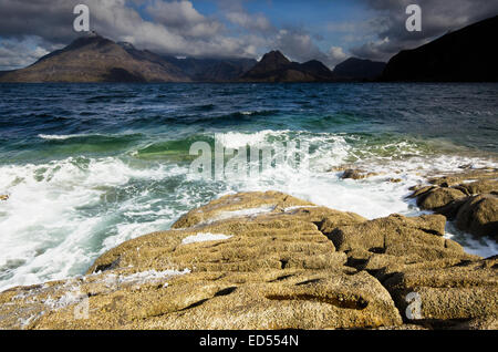 Elgol sur l'île de Skye en regardant vers la montagnes Cuillins. Banque D'Images