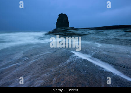 Saltwick au Nab Black Bay à 2 miles au sud de Whitby sur la côte du Yorkshire du Nord. Cette image a été prise à 5h du matin sur un Banque D'Images