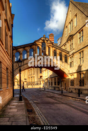 C'est Pont de Catte Hertford Street en direction de la Radcliffe Camera à Oxford. Toile d'Oxford. Toiles d'Oxford. Oxford Banque D'Images