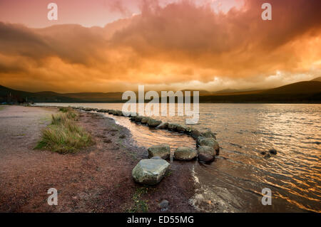 Le Loch Morlich dans le Parc National de Cairngorms quelque 6 kilomètres d'Aviemore, Scotland Banque D'Images