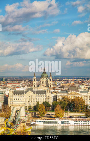 Aperçu de Budapest, Hongrie sur une journée nuageuse Banque D'Images