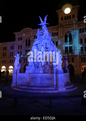 La fontaine des Quatre Continents construit à Trieste le dix-septième siècle pour agrandir la puissance commerciale de la ville Banque D'Images