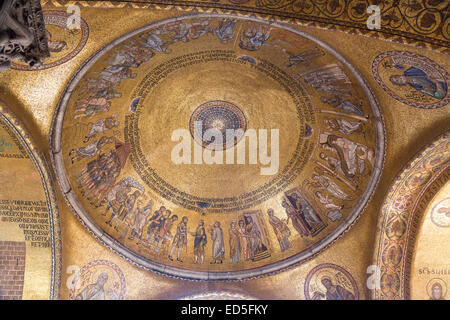 Mosaïques sur dome dans vestibule, la Basilique Saint Marc, Venise, Italie Banque D'Images