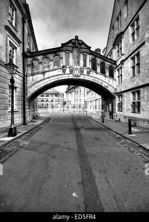 C'est Pont de Catte Hertford Street en direction de la Radcliffe Camera à Oxford. Toile d'Oxford. Toiles d'Oxford. Oxford Banque D'Images