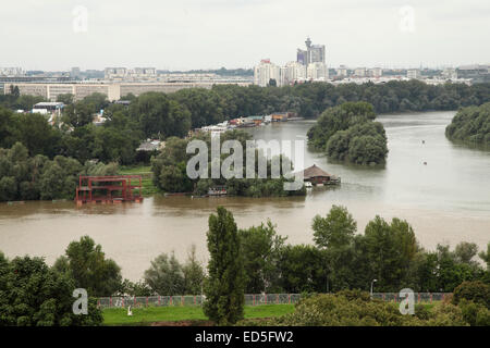 Le confluent de la Save et le Danube à Belgrade, en Serbie. Les rivières jouent un rôle significatif dans la vie de Belgrade. Banque D'Images