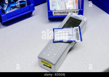 Machine i-STAT pour mesurer les gaz et de la chimie du sang. Banque D'Images