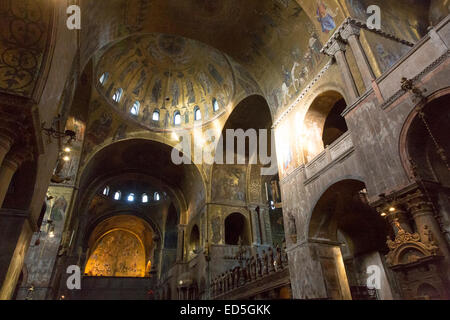 L'intérieur du transept, la Basilique Saint Marc, Venise, Italie Banque D'Images