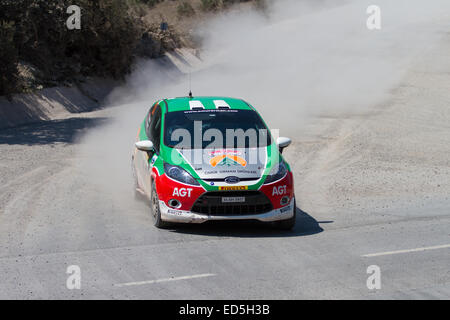 ISTANBUL, TURQUIE - Juillet 13, 2014 : voiture de contrôle dans 35. Rallye d'Istanbul, Ulupelit l'étape de l'OTI Banque D'Images