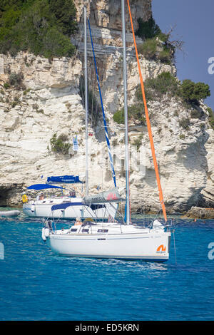 Balade en bateau sur l'île de antipaxos en Grèce Banque D'Images