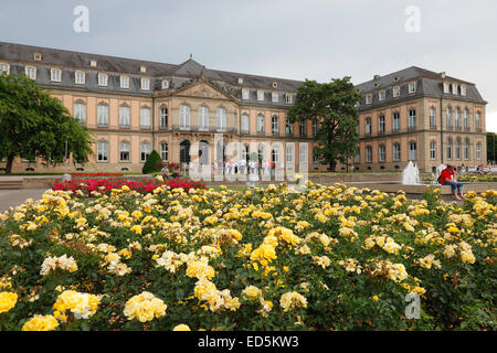 Neues Schloss (nouveau palais) à Schlossplatz (Place du Palais) à Stuttgart Banque D'Images