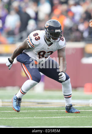 Minneapolis, Minnesota, USA. 28 Dec, 2014. Chicago Bears tight end Martellus Bennett (83) se déplace avec le jouer pendant un match de la NFL entre les ours de Chicago et les Minnesota Vikings à TCF Bank Stadium à Minneapolis, Minnesota. Credit : csm/Alamy Live News Banque D'Images