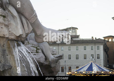 La place Navone à Rome.Rare view avec la Fontaine des Quatre Fleuves et le carrousel Banque D'Images