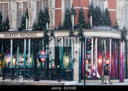 Les soldes de janvier et la fermeture des ventes en Angleterre Londres Knightsbridge Banque D'Images