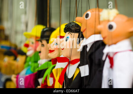 Souvenirs de Prague, certaines marionnettes dans la boutique de cadeaux Banque D'Images