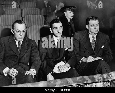 Richard Rodgers, Irving Berlin et Oscar Hammerstein II, assis à l'arrière est Helen Tamiris, ils regardent d'espoir qui sont en cours d'une audition sur la scène de la St. James Theatre, 1948 Banque D'Images