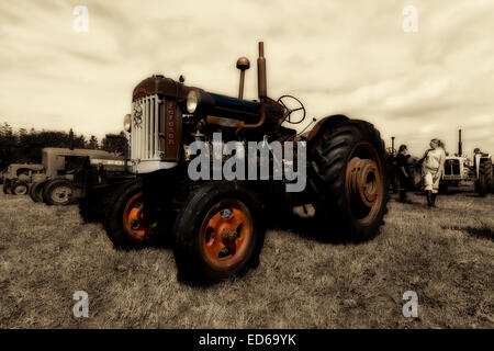 Un Fordson tracteur comme vu à vapeur Ralley Pickering, North Yorkshire, 2013. Banque D'Images
