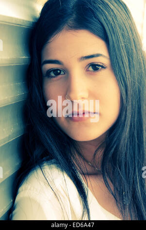 Closeup portrait of beautiful young girl Banque D'Images