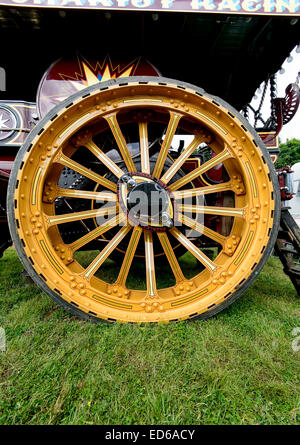 Continuez à tourner - un tracteur à vapeur moteur comme vu à vapeur Ralley Pickering, North Yorkshire, 2013 Banque D'Images