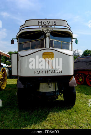 La santé de Hovis wagon comme vu à vapeur Ralley Pickering, North Yorkshire, 2013 Banque D'Images