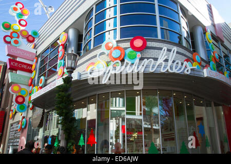 Las Vegas, NV, USA - Le 22 décembre 2014 : signer pour Sprinkles Cupcakes Banque D'Images