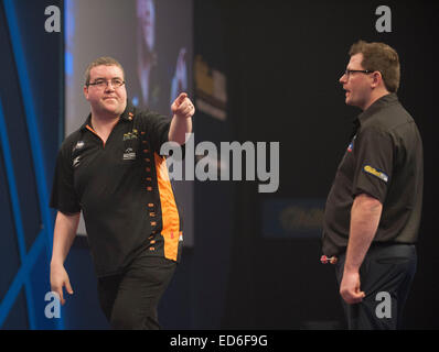 Londres, Royaume-Uni. Dec 29, 2014. William Hill World Darts Championship. Stephen Bunting (27) [FRA] célèbre une jambe gagnante dans sa correspondance avec James Wade (6) [FRA]. Bunting a remporté le match 3-1 : Action Crédit Plus Sport/Alamy Live News Banque D'Images