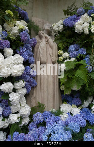 "Jeanne au bûcher" statue par Maxime Real del Sarte à l'Église Sainte-Jeanne-d'Arc, Rouen, Jeanne d'Arc (brûler sur le bûcher). Banque D'Images