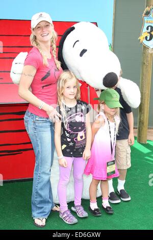 Le 30e Anniversaire Camp Snoopy Parti VIP à Knott's Berry Farm à Buena Park, Californie comprend : Snoopy,Teri Polo Où : Los Angeles, California, United States Quand : 26 Juin 2014 Banque D'Images