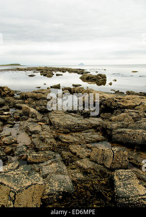 La vue depuis le rivage à Kildonan sur l'île d'Arran à vers Ailsa Craig Banque D'Images