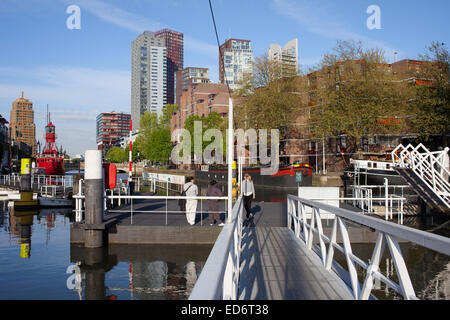 La ville de Rotterdam, vue du port, en Hollande, aux Pays-Bas. Banque D'Images