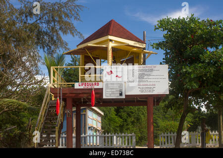 Un Life-Guard hut sur plage de Grand'Anse à la Grenade West-Indies Banque D'Images