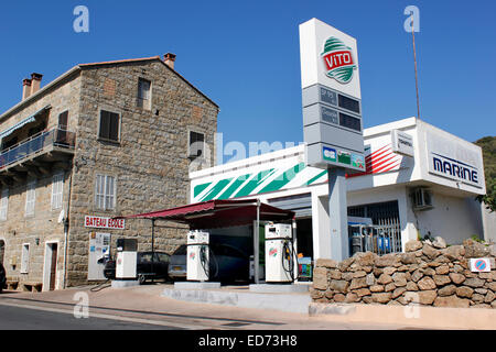 La station d'essence locale Porto Pollo Corse France Banque D'Images