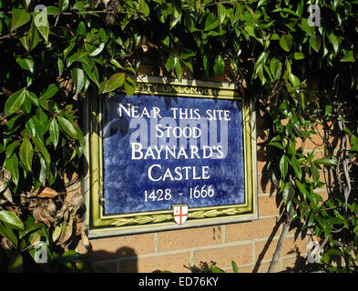 La plaque bleue commémorant ce site se trouvait au château de Baynard, 1428 - 1666, Londres, Angleterre, Royaume-Uni Banque D'Images