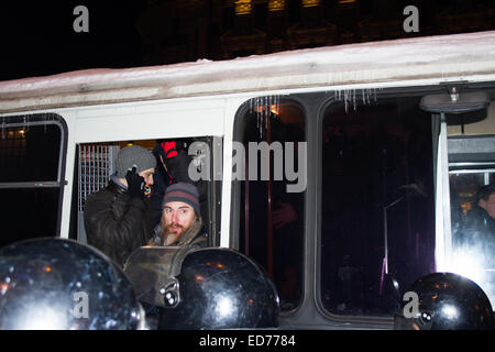 Moscou, Russie. 30 Décembre, 2014. Au jour d'une phrase à la leader de l'opposition Alexeï Navalny et son frère Oleg Navalny moscovites sont venus à une action de protestation à Carré Manezhnaya Crédit : Oleg Kozyrev/Alamy Live News Banque D'Images