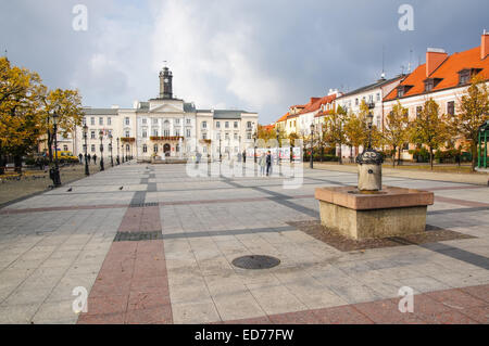 L'hôtel de ville néo-classique à la place du Vieux Marché à Plock Pologne Banque D'Images