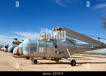 Tucson, AZ, USA - 12 décembre 2014 : Des hélicoptères de la Garde côtière Banque D'Images