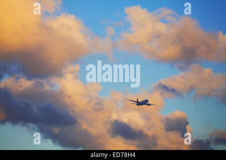 Avion en vol près de Miami, Floride, USA Banque D'Images