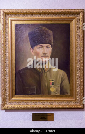 Portrait de Mustafa Kemal Ataturk fondateur et premier président de la Turquie. Nevzat Cevik artiste au Musée Militaire Istanbu Banque D'Images