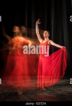 Danseuse de flamenco espagnol. Banque D'Images