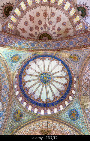 Orné ornate dômes de la Mosquée Bleue, Sultanahmet Camii ou Mosquée Sultan Ahmed à Istanbul, République de Turquie Banque D'Images