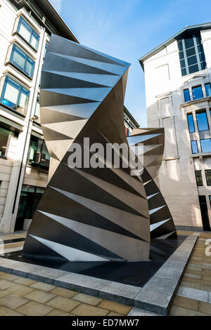 Art moderne sculpture sur Ave Maria Lane dans la ville de Londres Banque D'Images