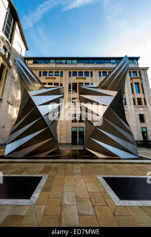 Art moderne sculpture sur Ave Maria Lane dans la ville de Londres Banque D'Images