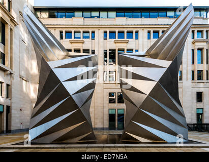 Art moderne sculpture sur Ave Maria Lane dans la ville de Londres Banque D'Images