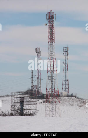 Photo de certaines antennes de télécommunication sur les hauteurs Banque D'Images