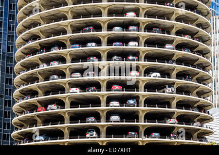 Chicago Illinois,River North,centre-ville,Marina City,haute élévation,résidentiel,immeuble,condos,garage de stationnement,multi-niveaux,couvert,IL140906018 Banque D'Images