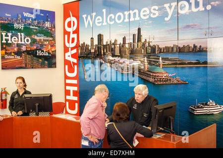 Chicago Illinois,Loop,centre-ville,Chicago Cultural Center,centre,information aux visiteurs,intérieur,panneau,senior seniors citoyens citoyens,homme hommes,vo Banque D'Images