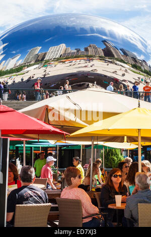 Chicago Illinois, Loop, Millennium Park, Park Grill, restaurant restaurants restauration café cafés, terrasse extérieure, extérieur, parasols, jaune Banque D'Images