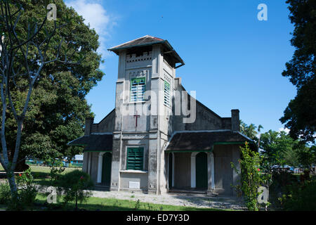 En Mélanésie, la Papouasie-Nouvelle-Guinée, l'île de Dobu. L'église du village. Banque D'Images