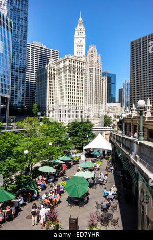 Chicago Illinois, Chicago River, centre-ville, immeuble Wrigley, gratte-ciel de la ville, gratte-ciel, O'Brien's Riverwalk Cafe, restaurant restaurants repas café cf Banque D'Images