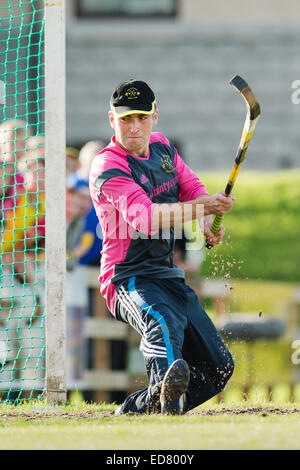 Fort William keeper Paul Mackay n'arrive pas à enregistrer la mort au cours de la fusillade. Kingussie v Fort William, coupe Camanachd Banque D'Images