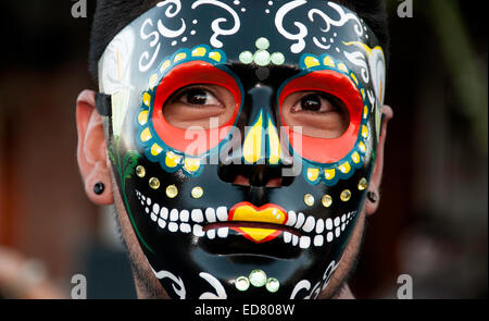 Les participants à la Procession annuelle de toutes les âmes, l'honneur du défunt à Tucson, Arizona, USA. Banque D'Images